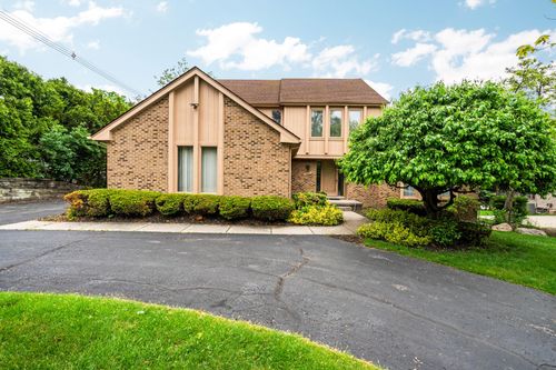 33801 Yorkridge St, Farmington Hills, MI, 48331-1549 | Card Image