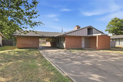 512 Helena St, Bryan, TX, 77801-3411 | Card Image