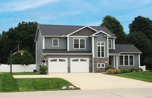 3199 Pender Ct, Adrian, MI, 49221-2794 | Card Image