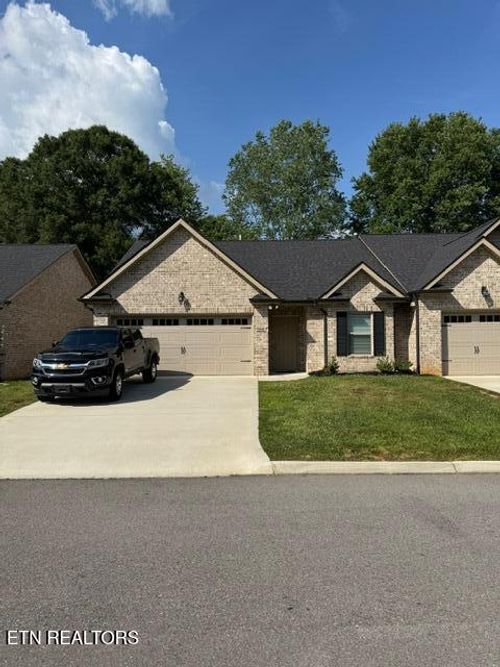 5918 Knox Hill Way, Knoxville, TN, 37912-2106 | Card Image