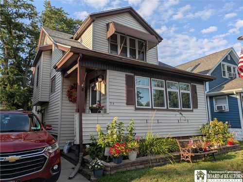 24 Downing St, Buffalo, NY, 14220-2615 | Card Image