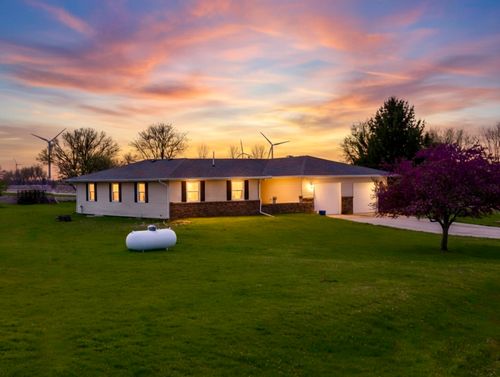 13015 E 2200 North Rd, Hudson, IL, 61748-9327 | Card Image