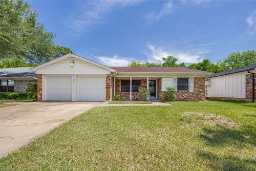 2325 N Ricketts St, Sherman, TX, 75092-2951 | Card Image