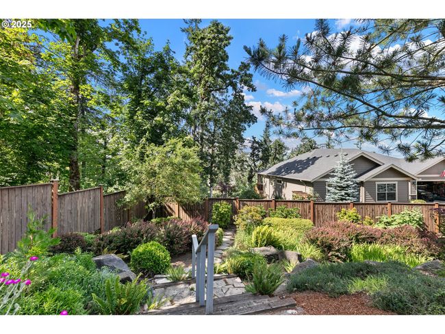 380 Mountaingate Dr, House other with 3 bedrooms, 3 bathrooms and 3 parking in Springfield OR | Image 44