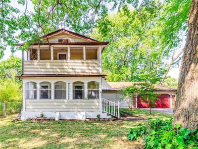 View of front facade featuring a enclosed porch & balcony. | Image 1