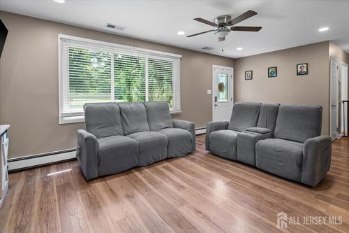 5 Applegate Rd, Jobstown, NJ, 08041-2202 | Card Image