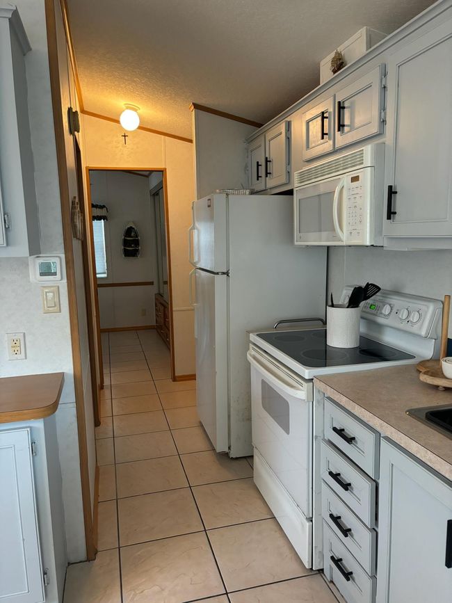 232Hallway to Bedroom | Image 8