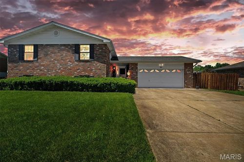 5860 Blackberry Dr, Imperial, MO, 63052-2155 | Card Image