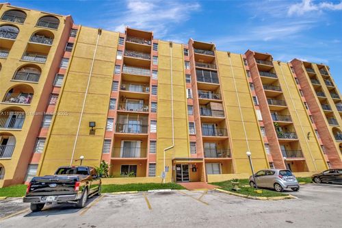 16-4801 Nw 7th St, Miami, FL, 33126-2365 | Card Image