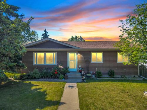 10 45 Street Crescent, Sylvan Lake, AB, T4S1W9 | Card Image