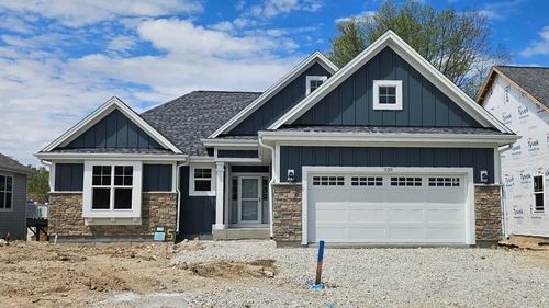 339 Sandy Circle Circle, Pewaukee, WI, 53072 | Card Image