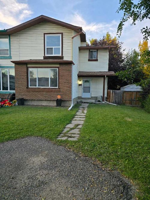 215 Pineset Pl Ne, Calgary, AB, T1Y3A7 | Card Image