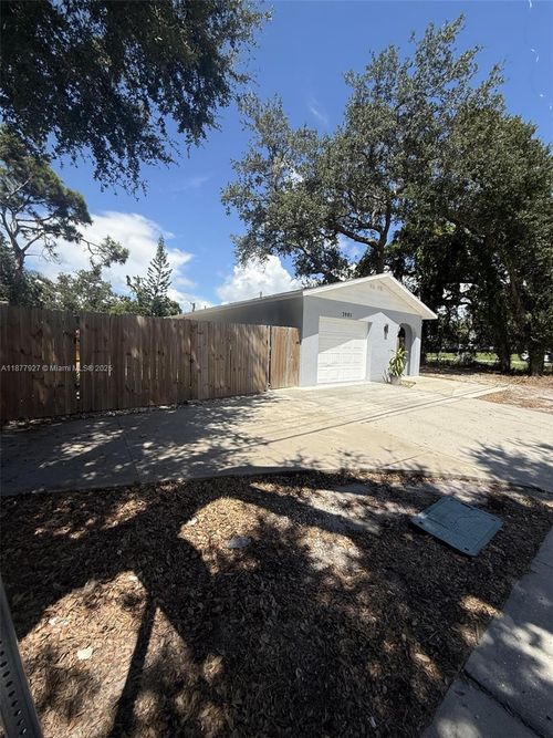 3985 Proctor Rd, SARASOTA, FL, 34233-2121 | Card Image