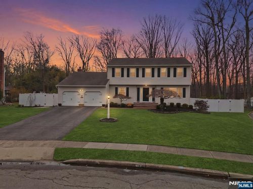 72 Lenox Rd, Wayne, NJ, 07470-5551 | Card Image