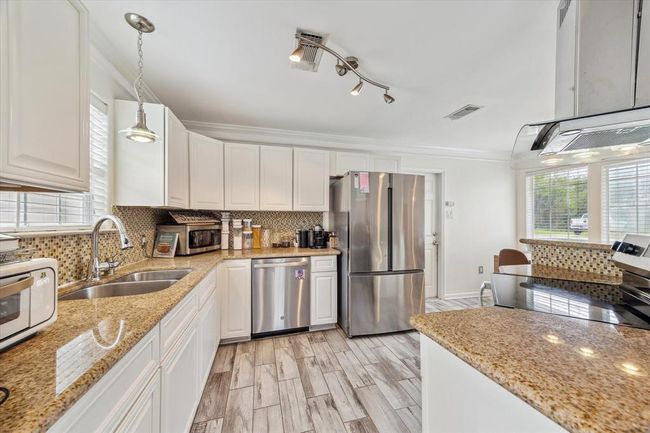 3910 Dolphin Ln, House other with 3 bedrooms, 2 bathrooms and null parking in La Porte TX | Image 9