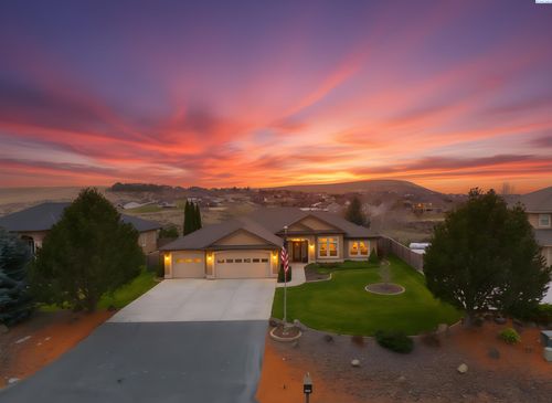 16006 S Fairview Lp, Kennewick, WA, 99338 | Card Image