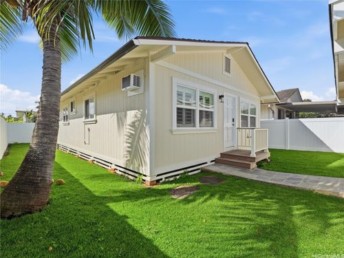 635 Olomana St, Kailua, HI, 96734-2226 | Card Image
