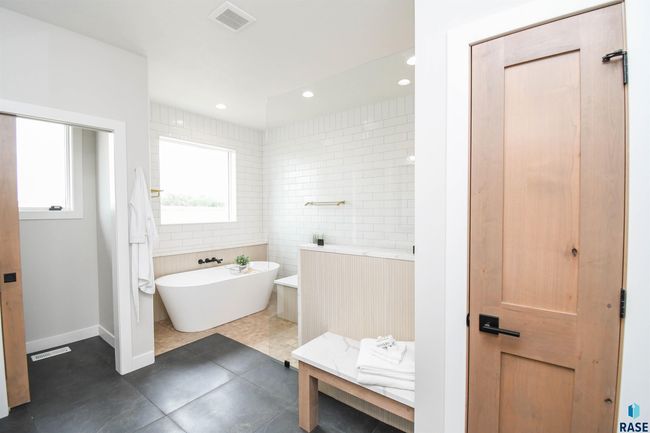 6504 E Hawker Trl, House other with 5 bedrooms, 4 bathrooms and null parking in Sioux Falls SD | Image 35