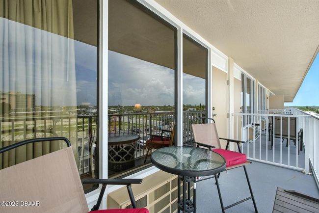 Balcony | Image 16