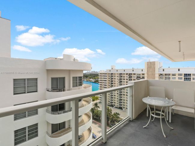 1714 - 5601 Collins Ave, Condo with 2 bedrooms, 2 bathrooms and null parking in Miami Beach FL | Image 3
