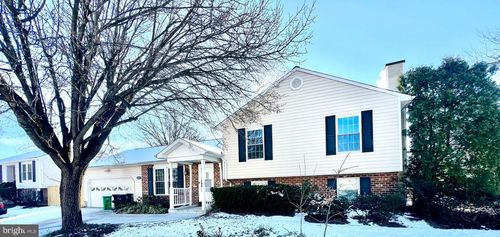 8017 Tiffany Ln, LANHAM, MD, 20706-3526 | Card Image