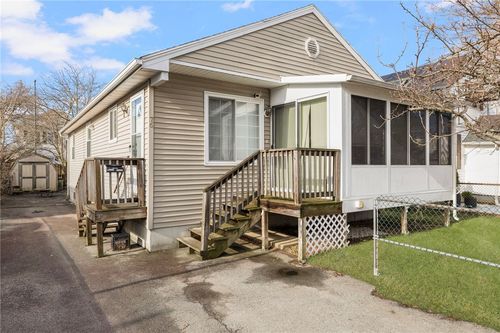 76 Moorefield St, Providence, RI, 02909-4818 | Card Image