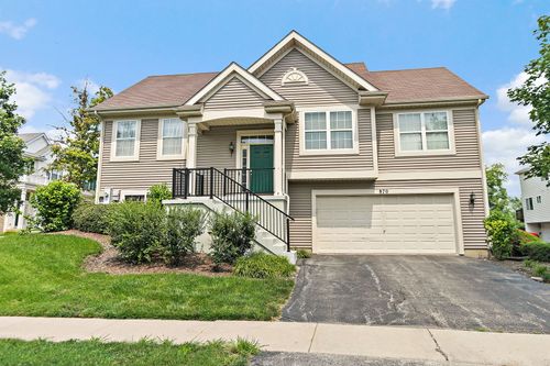 870 Clover Ln, Pingree Grove, IL, 60140-9116 | Card Image