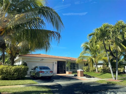 8203 Nw 74th Ter, Tamarac, FL, 33321-4862 | Card Image