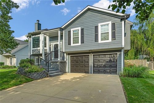 1073 N Logan St, Olathe, KS, 66061-6321 | Card Image