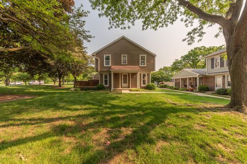 2705 Winthrop Ct, Ann Arbor, MI, 48104-6733 | Card Image