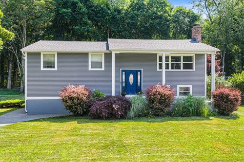 9 Indian Valley Dr, Waterford, CT, 06385-1144 | Card Image