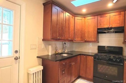56 Marlboro Rd, Valley Stream, NY, 11581-3326 | Card Image