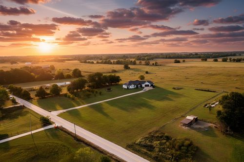 7990 E Farm Road 116, Strafford, MO, 65757-8411 | Card Image