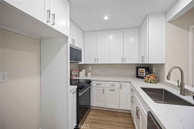 UNIT-77 - 25761 Le Parc, Condo with 1 bedrooms, 2 bathrooms and 2 parking in Lake Forest CA | Image 17