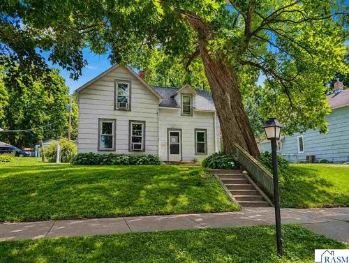 1017 N 6th St, Mankato, MN, 56001-4311 | Card Image