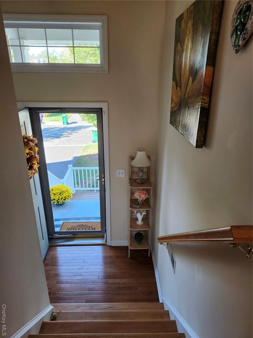 176 N River Dr, Beacon, NY, 12508-7007 | Card Image