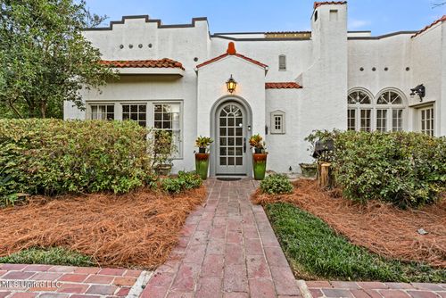 923 Pinehurst Pl, Jackson, MS, 39202-1742 | Card Image