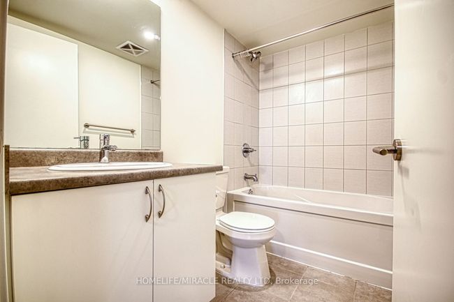 402 - 10 Wilby Cres, Condo with 2 bedrooms, 2 bathrooms and 1 parking in York ON | Image 12