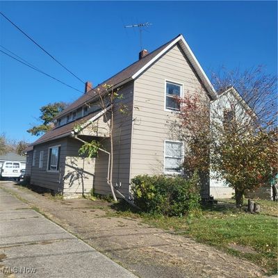 1126 W Erie Avenue, Home with 3 bedrooms, 2 bathrooms and null parking in Lorain OH | Image 1