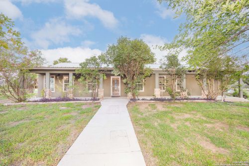 1682 County Road 676, Devine, TX, 78016-4860 | Card Image