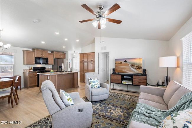 67 - 10936 E Apache Trl, House other with 2 bedrooms, 2 bathrooms and null parking in Apache Junction AZ | Image 5