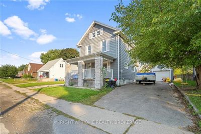 6423 Barker St, House other with 3 bedrooms, 3 bathrooms and 6 parking in Niagara Falls ON | Image 3