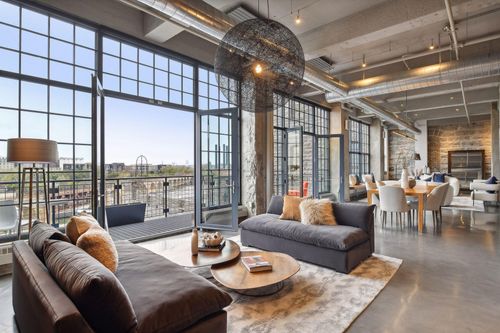 w31-700 S 2nd St, Minneapolis, MN, 55401-2252 | Card Image