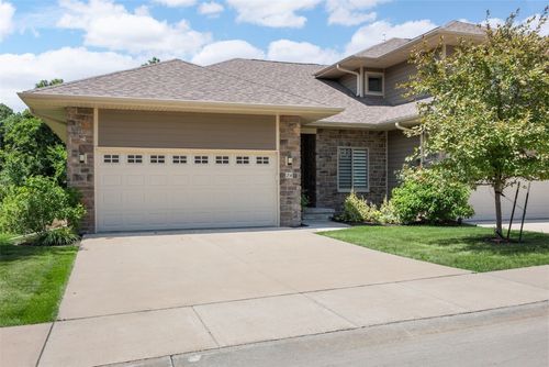 24 Holiday Ridge Ln, Coralville, IA, 52241-2446 | Card Image