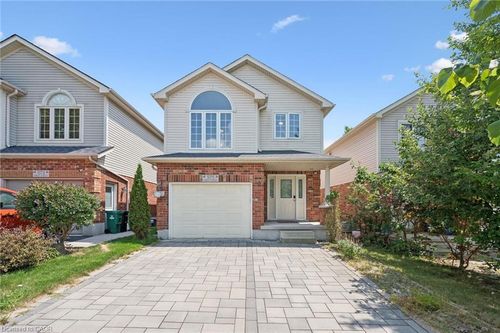 575 Violet St, Waterloo, ON, N2V2T8 | Card Image