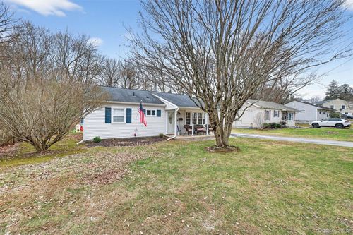 8 Van Wyck Dr, Poughkeepsie, NY, 12601-1536 | Card Image