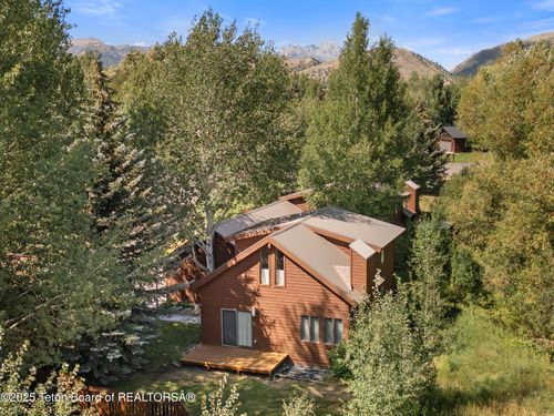 3150 W King Eider Rd, Jackson, WY, 83001-9128 | Card Image