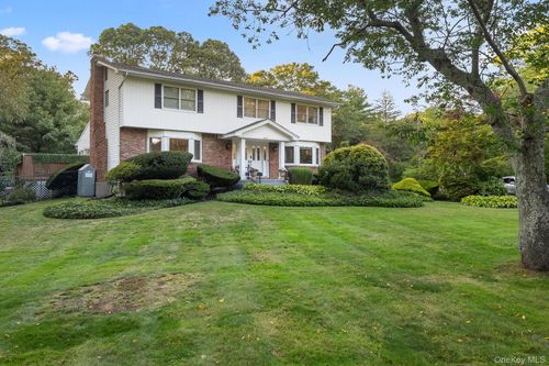 461 Wolf Hill Rd, Dix Hills, NY, 11746-5722 | Card Image