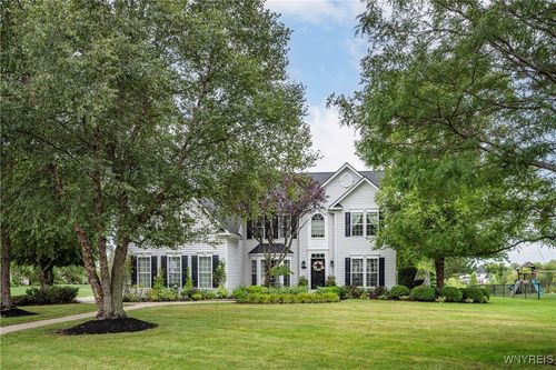 95 Graystone Ln, Orchard Park, NY, 14127-6012 | Card Image