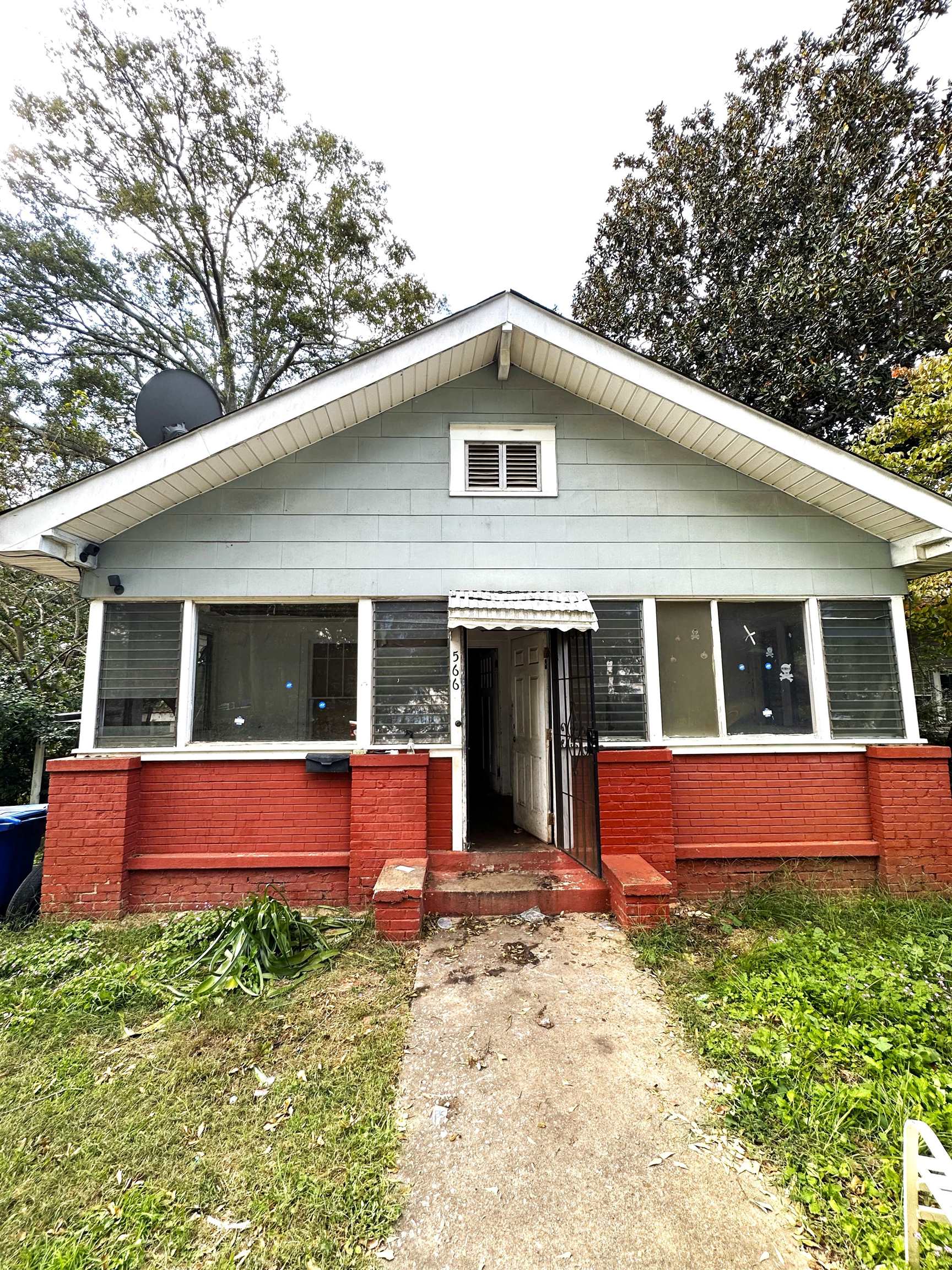 Hugh St, Spartanburg, SC 29301